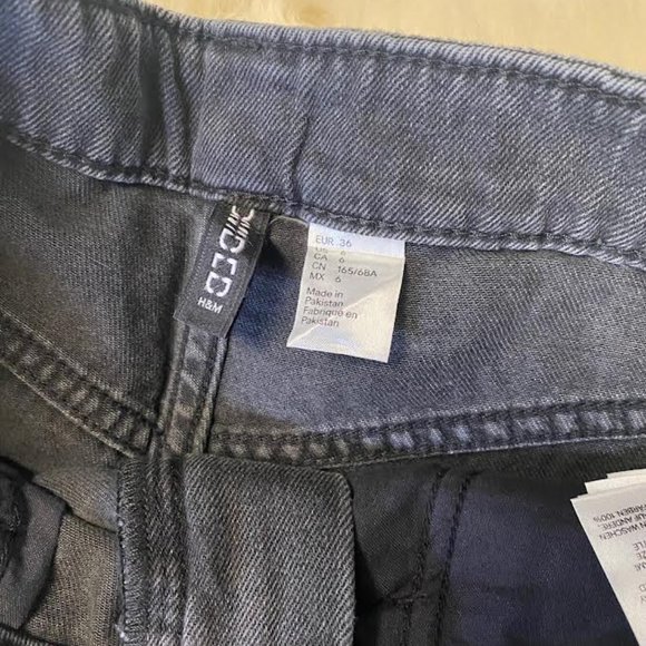 NWT H&M Women 6 Rose Embroidered High Rise Black Denim Shorts Cut Off Raw Hem - Picture 6 of 6